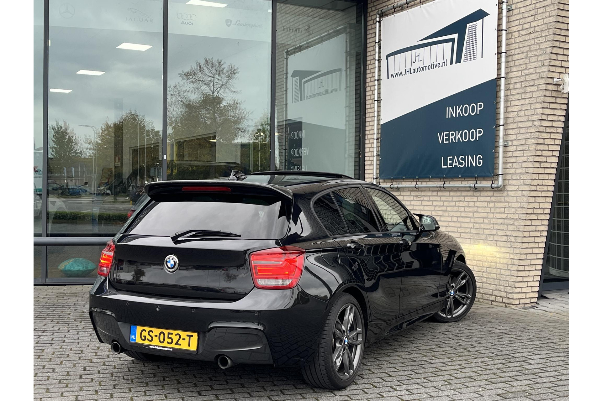 BMW 1-serie M135i High Executive*NAVI*DAKJE*CAM*LEER*KEYLESS*